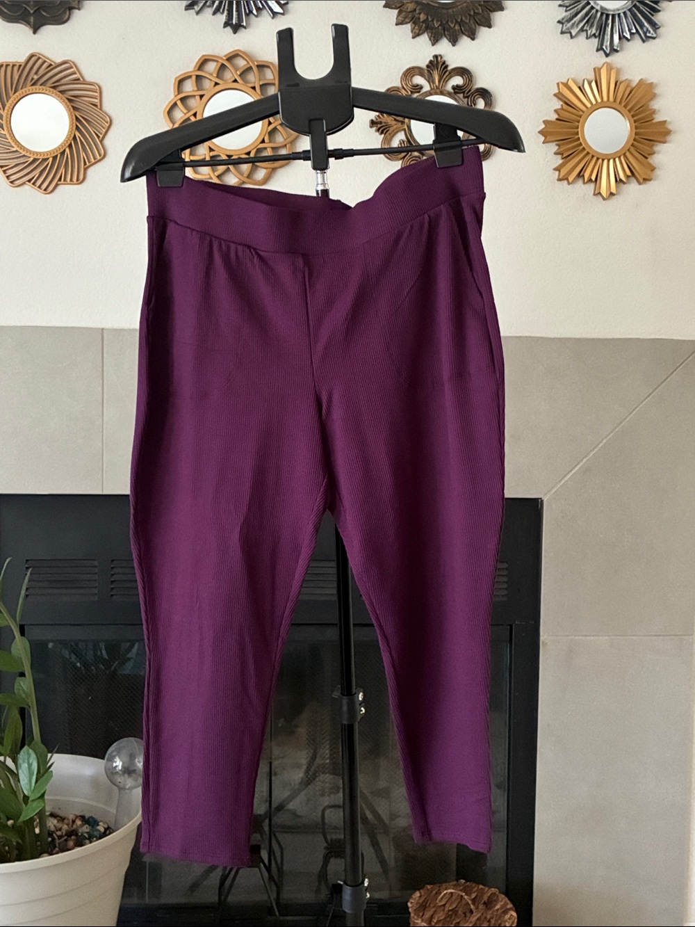 Torrid women’s pull on crop leggings with pockets- deep eggplant